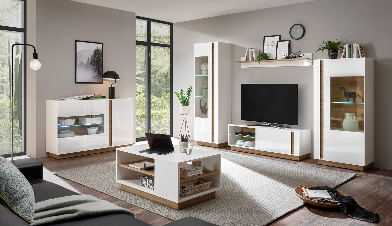 Ein Stylisches Wohnzimmer Mit Celle-61 Möbeln – Hochglanz Und in Stylische Wohnzimmer